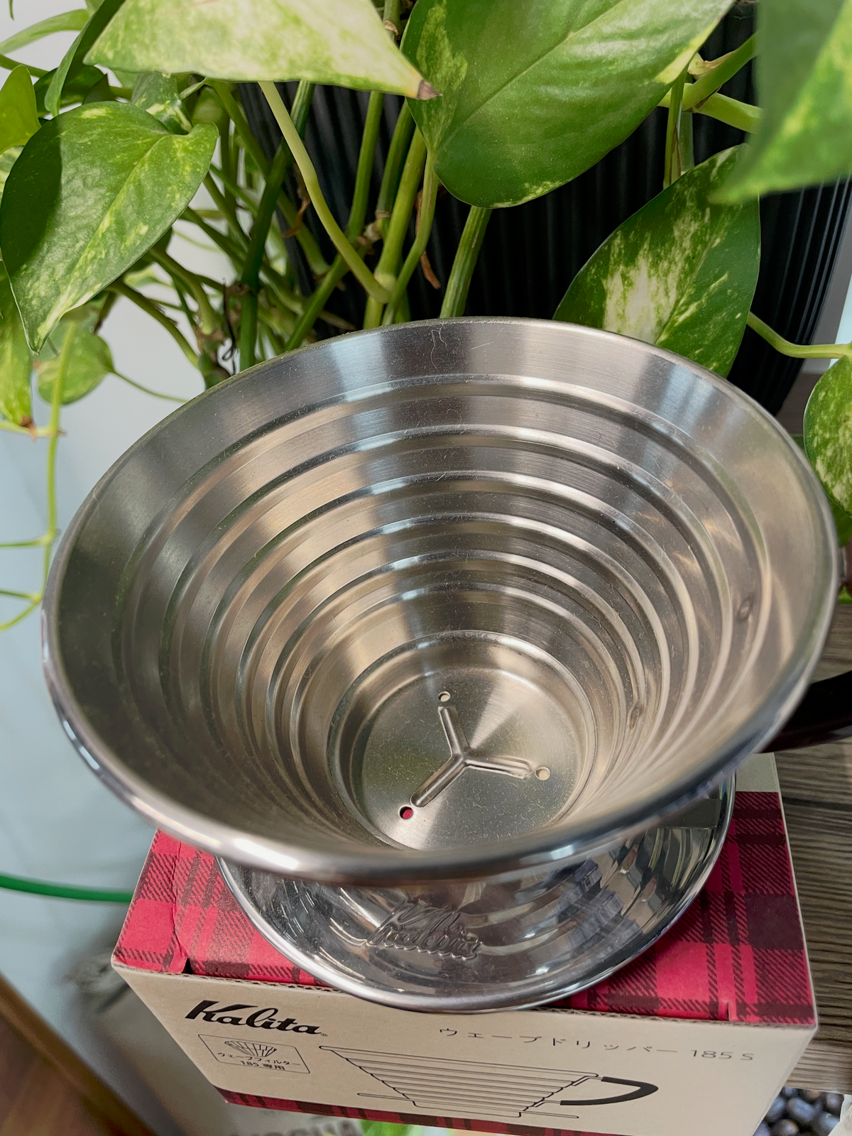 Interior del dripper Kalita Wave de acero inoxidable modelo 155